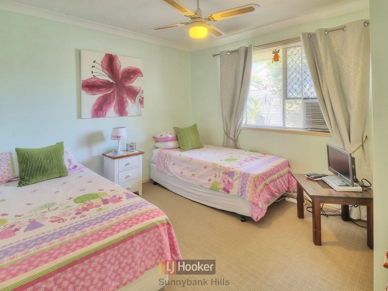 8 Scarlet Oak Place, Calamvale QLD 4116