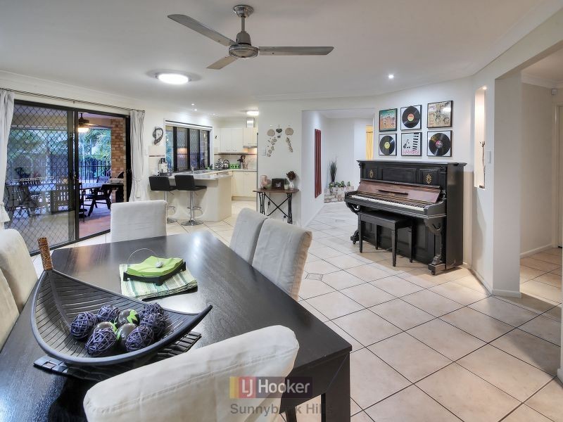 4 Glenelg Place, Parkinson QLD 4115