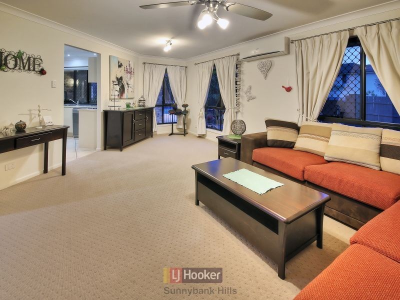 4 Glenelg Place, Parkinson QLD 4115