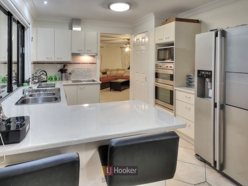 4 Glenelg Place, Parkinson QLD 4115