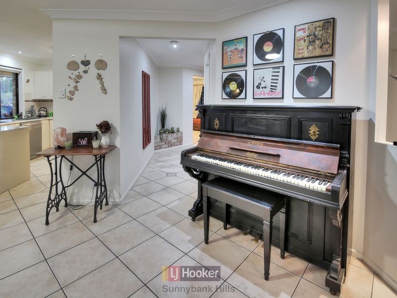 4 Glenelg Place, Parkinson QLD 4115