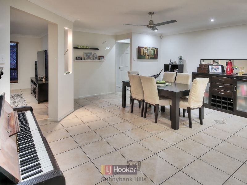 4 Glenelg Place, Parkinson QLD 4115