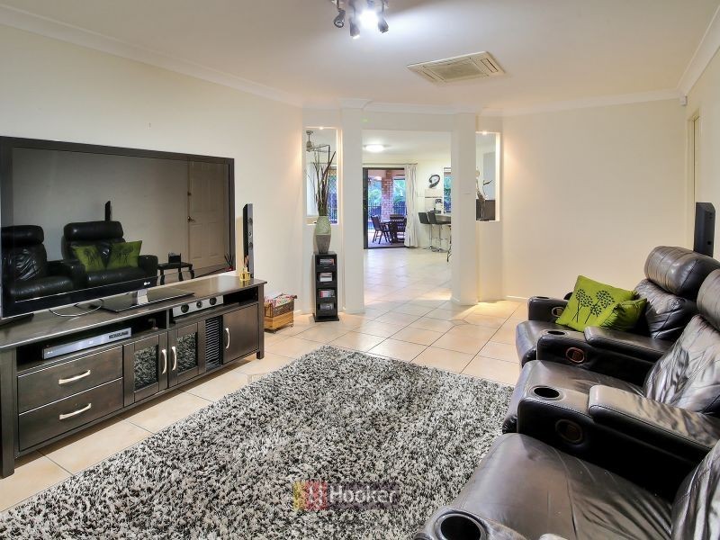 4 Glenelg Place, Parkinson QLD 4115