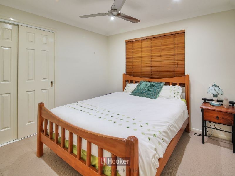 4 Glenelg Place, Parkinson QLD 4115