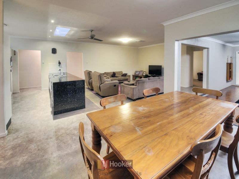 7 Sumayyah Place, Calamvale QLD 4116