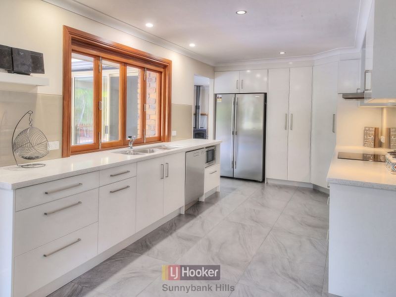 25 Avondale Crescent, Parkinson QLD 4115