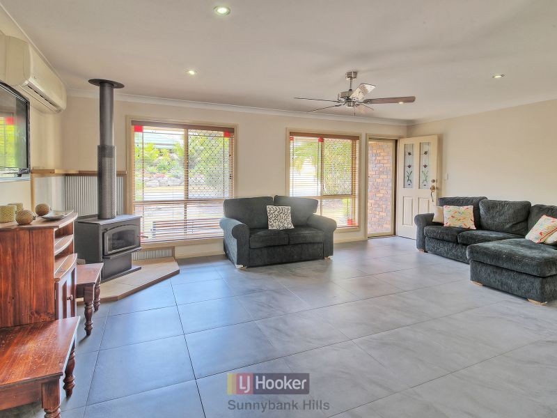 25 Avondale Crescent, Parkinson QLD 4115