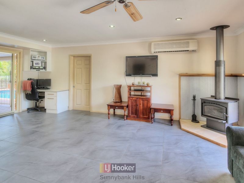25 Avondale Crescent, Parkinson QLD 4115