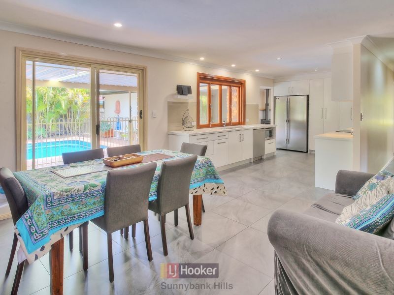 25 Avondale Crescent, Parkinson QLD 4115