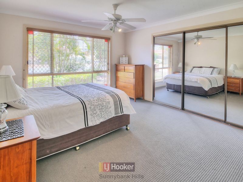 25 Avondale Crescent, Parkinson QLD 4115