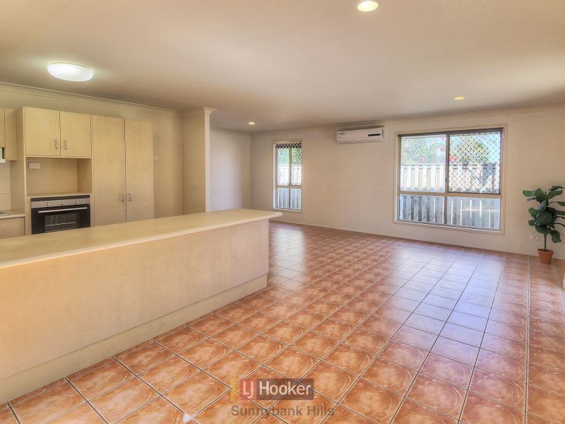 4 Bowerbird Place, Calamvale QLD 4116