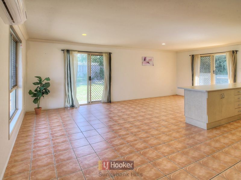 4 Bowerbird Place, Calamvale QLD 4116