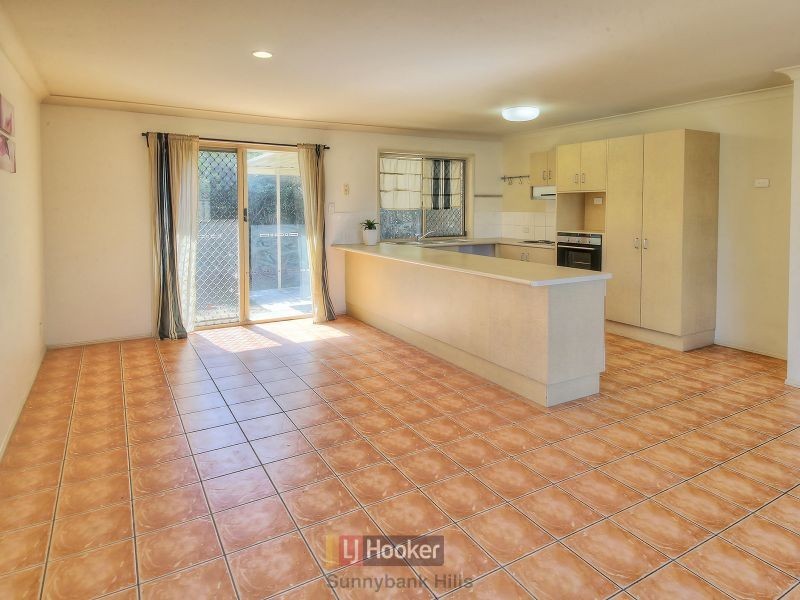 4 Bowerbird Place, Calamvale QLD 4116