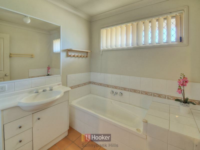 4 Bowerbird Place, Calamvale QLD 4116