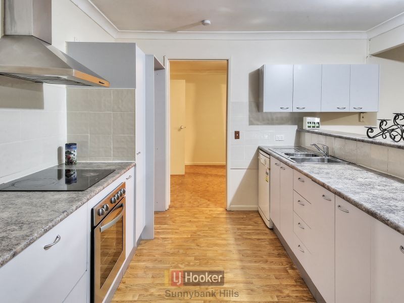 8 Dolphin Street, Macgregor QLD 4109