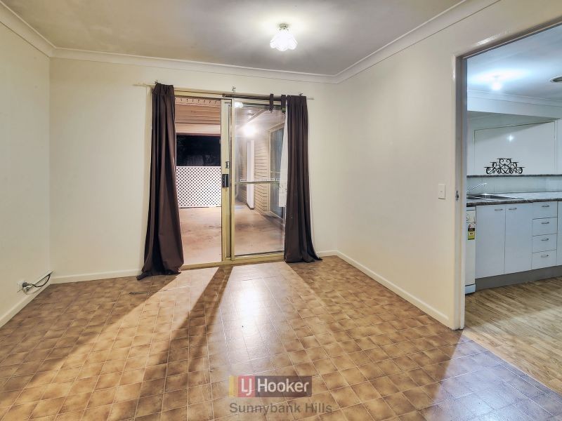 8 Dolphin Street, Macgregor QLD 4109