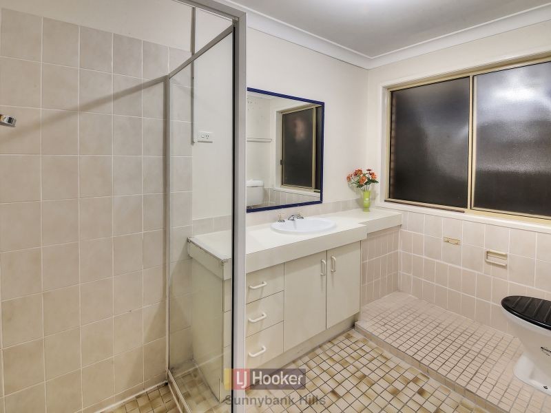 8 Dolphin Street, Macgregor QLD 4109