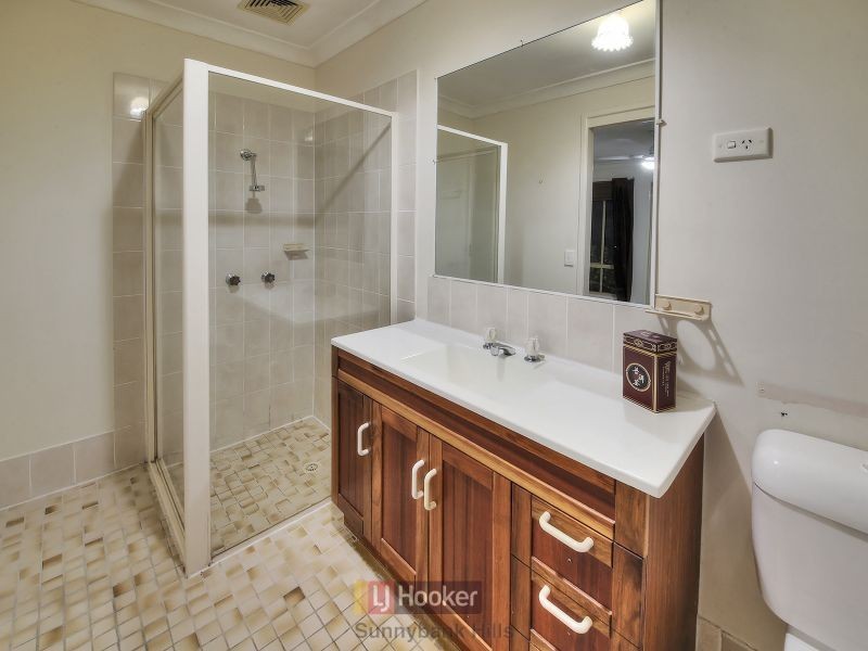 8 Dolphin Street, Macgregor QLD 4109