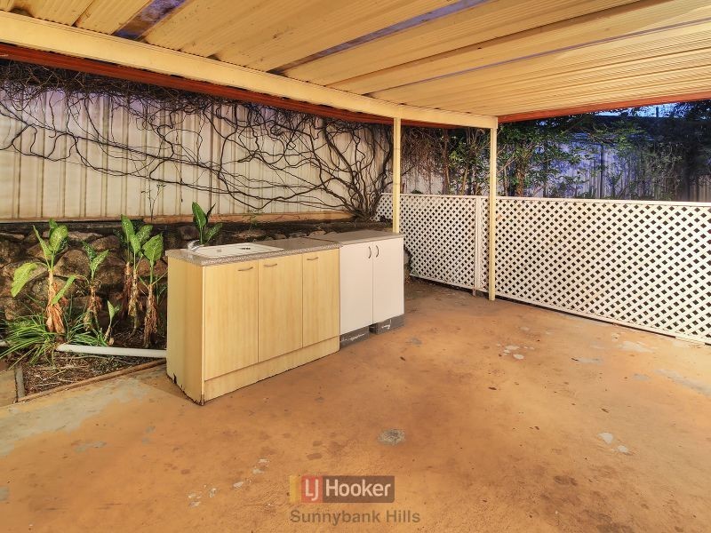 8 Dolphin Street, Macgregor QLD 4109