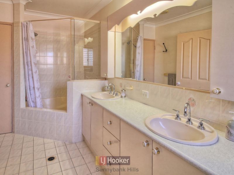 128 Stones Road, Sunnybank Hills QLD 4109