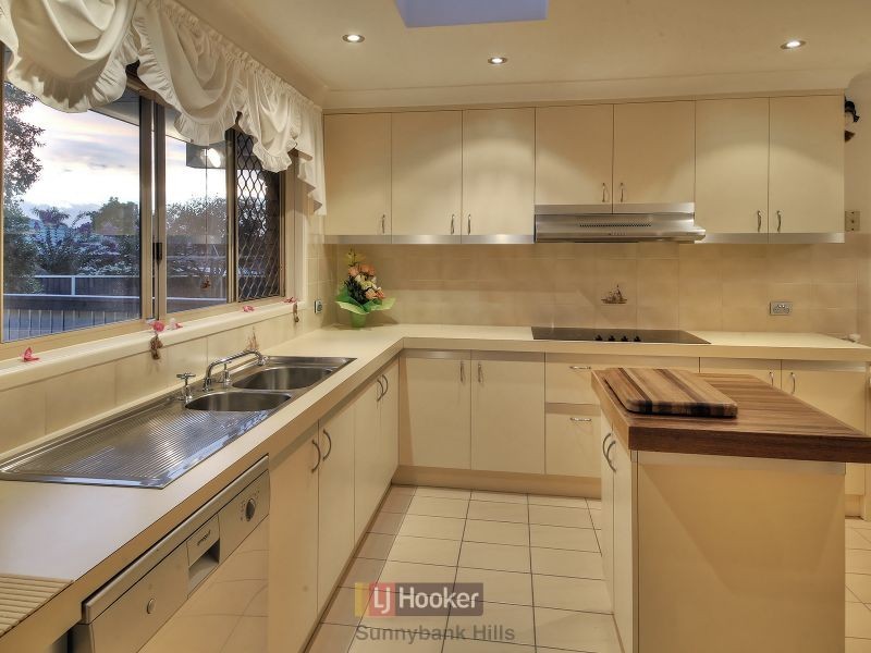 5 Lakkari Street, Eight Mile Plains QLD 4113