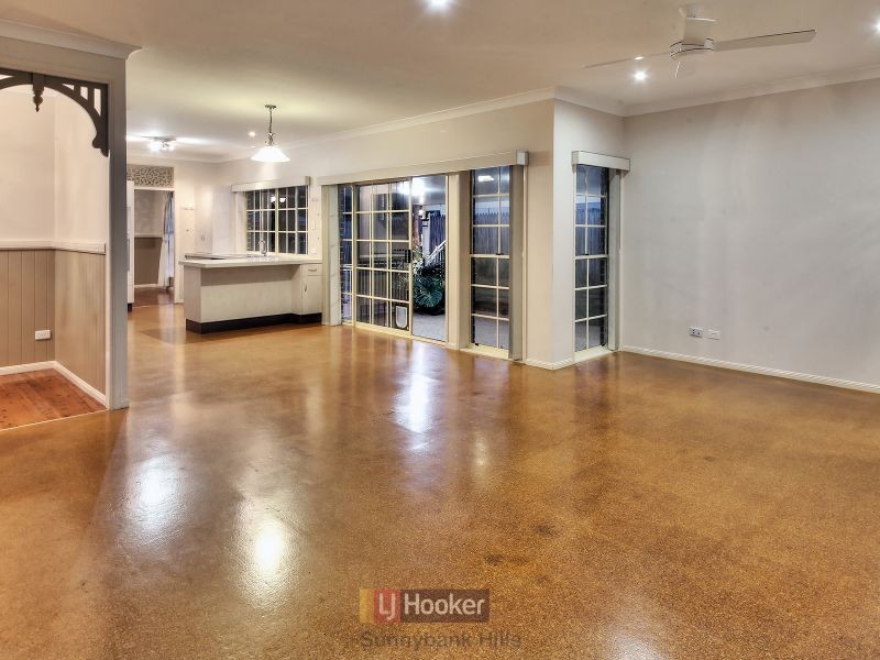 8 Franquin Crescent, Kuraby QLD 4112