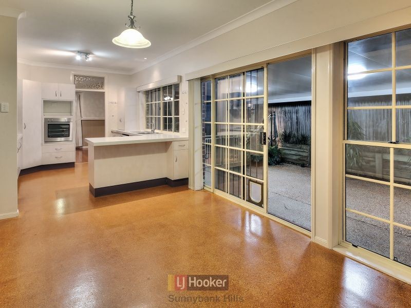 8 Franquin Crescent, Kuraby QLD 4112