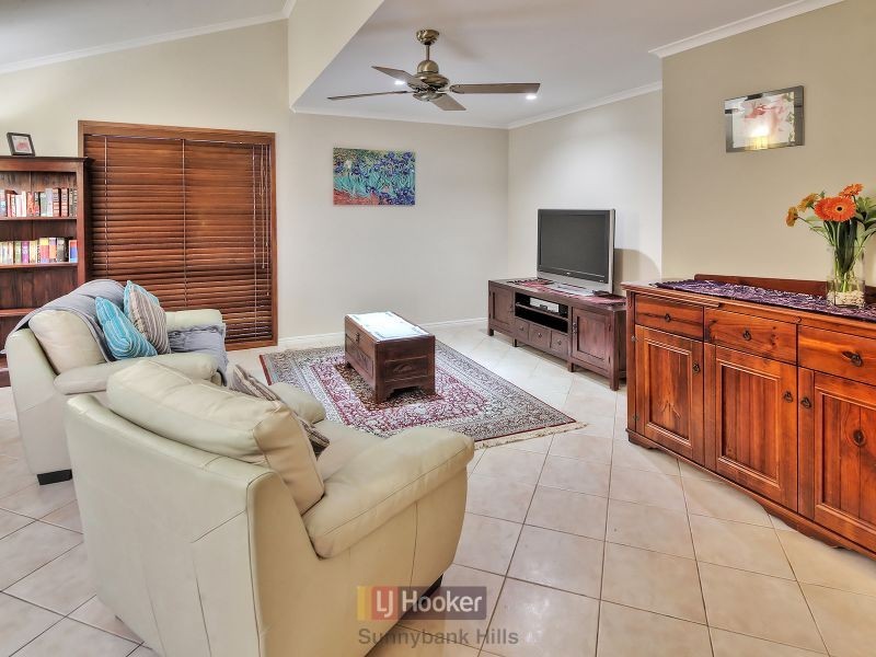 4 Caravonica Court, Calamvale QLD 4116
