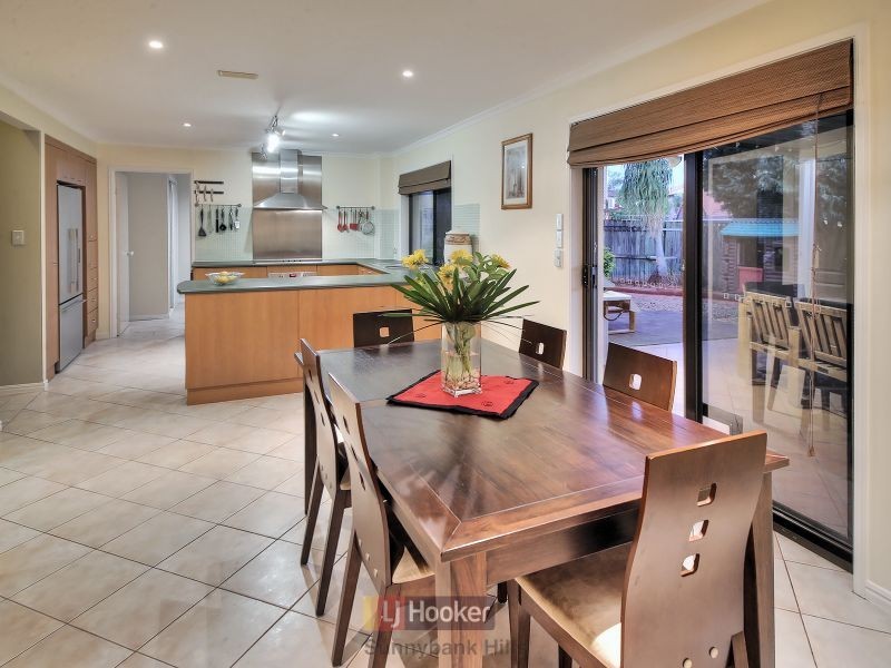 4 Caravonica Court, Calamvale QLD 4116