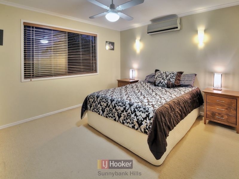 4 Caravonica Court, Calamvale QLD 4116
