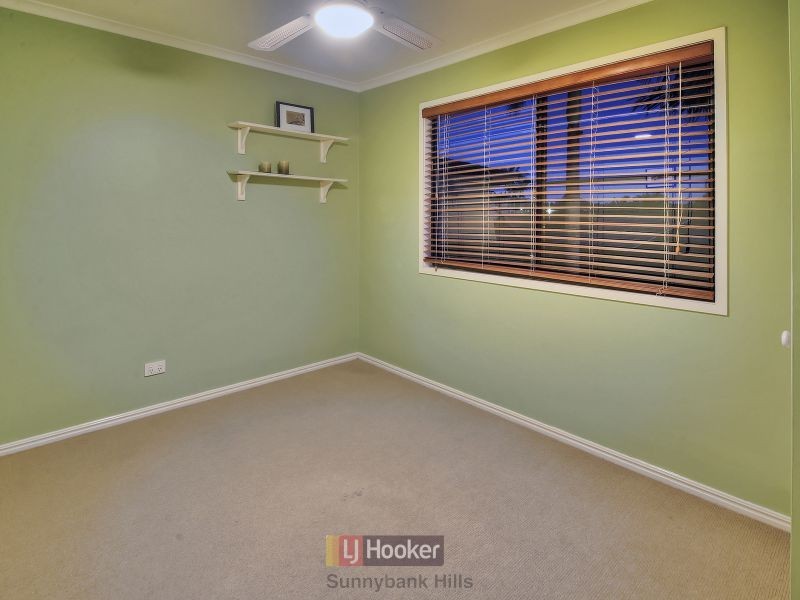 4 Caravonica Court, Calamvale QLD 4116