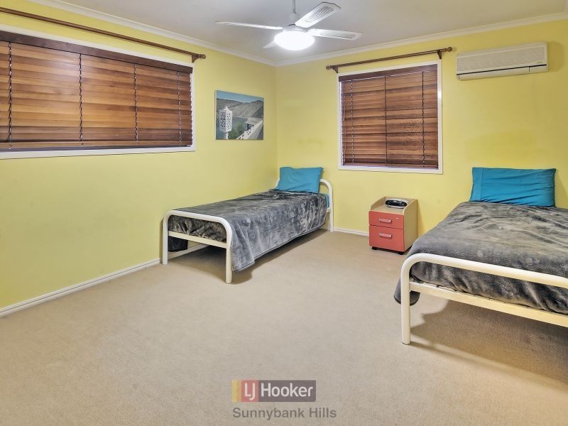 4 Caravonica Court, Calamvale QLD 4116