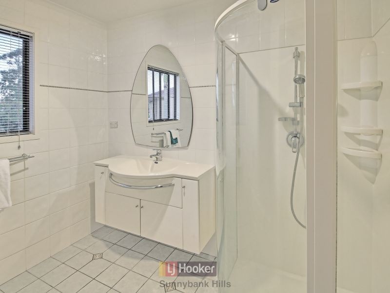 4 Caravonica Court, Calamvale QLD 4116