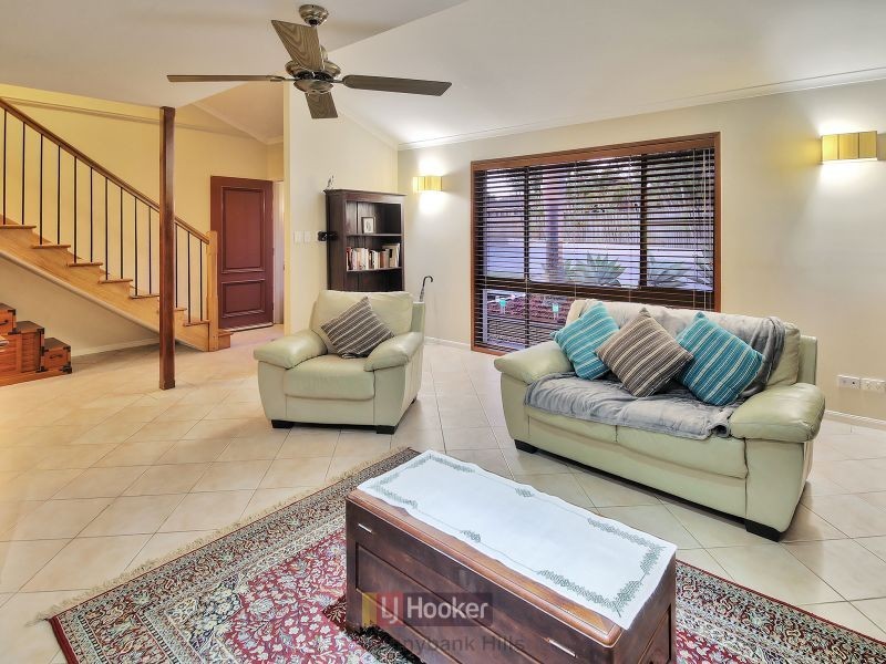 4 Caravonica Court, Calamvale QLD 4116