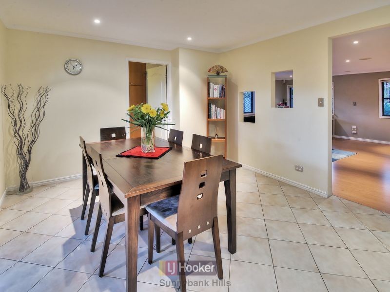 4 Caravonica Court, Calamvale QLD 4116