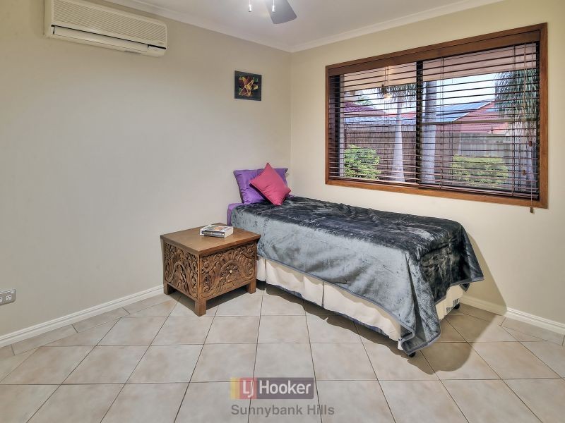 4 Caravonica Court, Calamvale QLD 4116