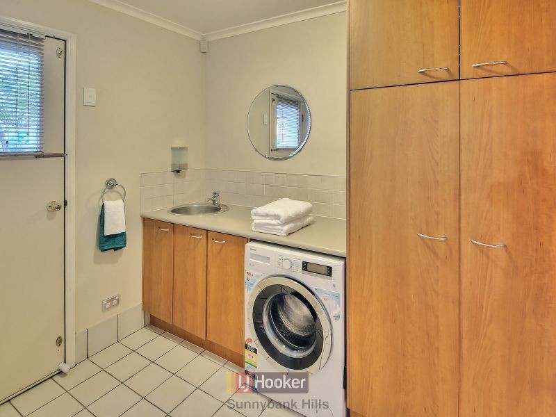 4 Caravonica Court, Calamvale QLD 4116