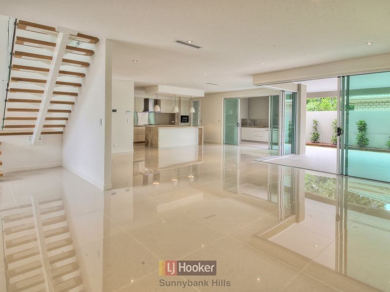 9 Cornell Street, Robertson QLD 4109