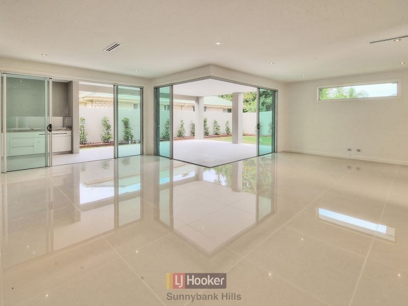 9 Cornell Street, Robertson QLD 4109