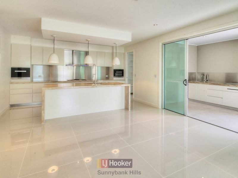 9 Cornell Street, Robertson QLD 4109