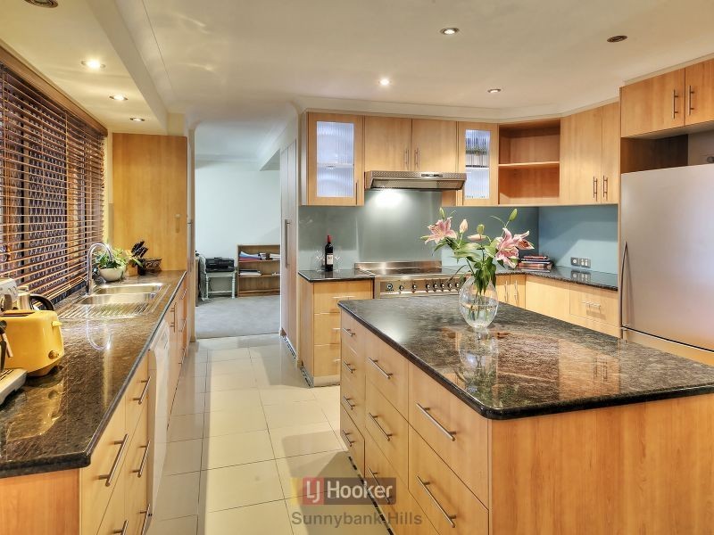 24 Corypha Crescent, Calamvale QLD 4116