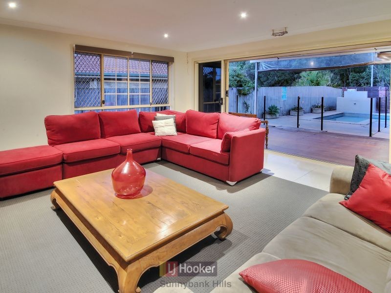 24 Corypha Crescent, Calamvale QLD 4116