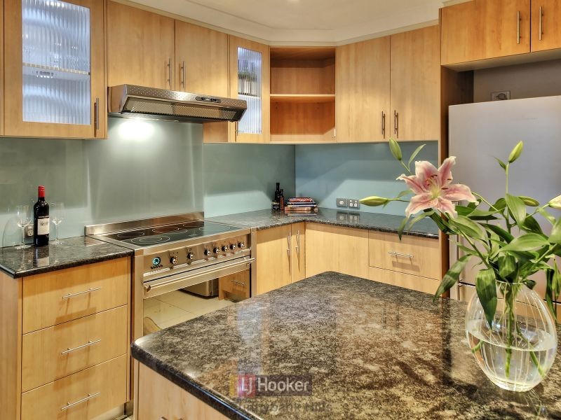 24 Corypha Crescent, Calamvale QLD 4116