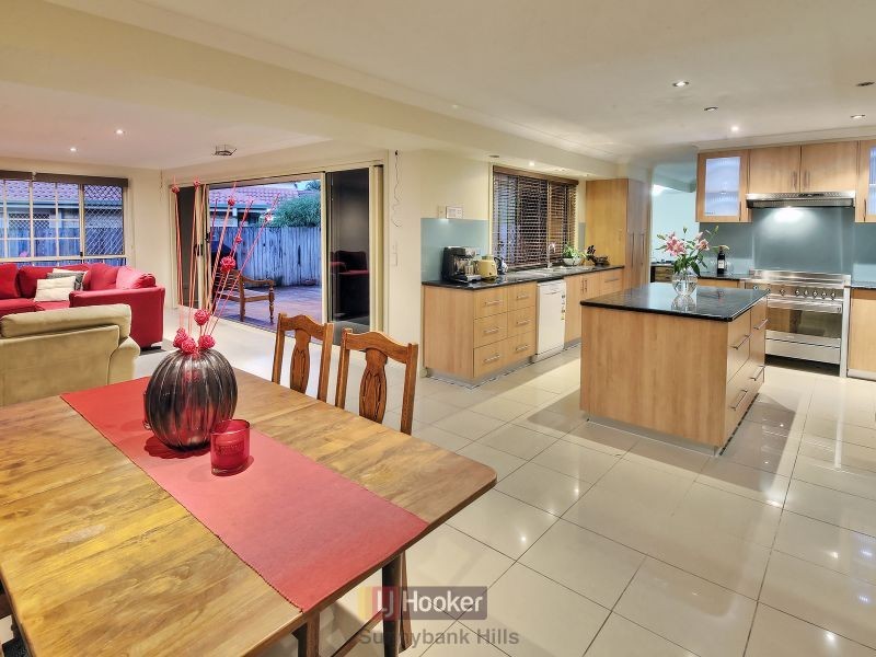 24 Corypha Crescent, Calamvale QLD 4116