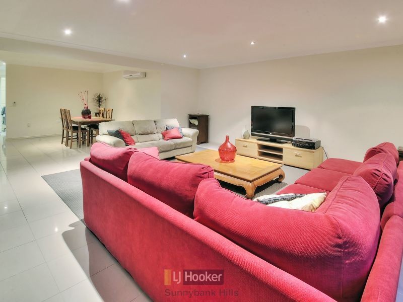 24 Corypha Crescent, Calamvale QLD 4116