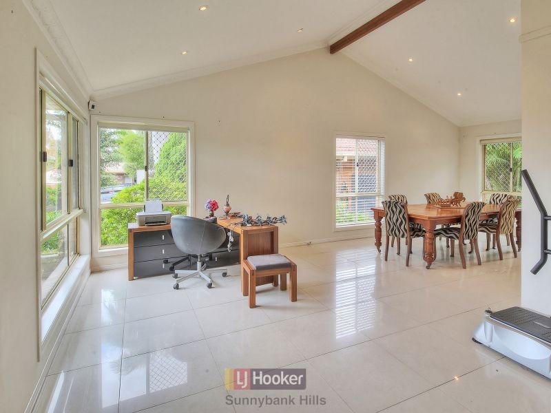22 Hoover Court, Stretton QLD 4116