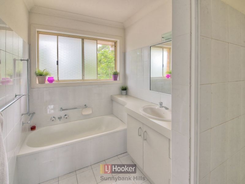 22 Hoover Court, Stretton QLD 4116