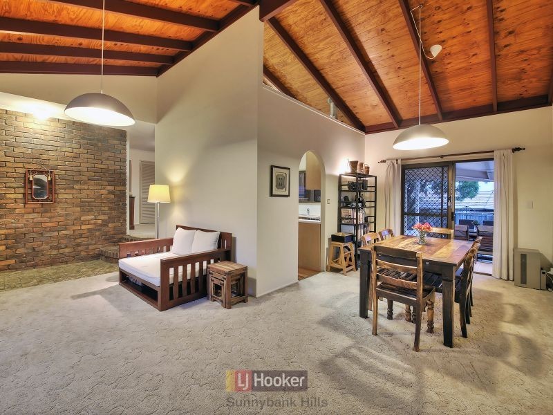 3 Pineneedle Place, Sunnybank Hills QLD 4109