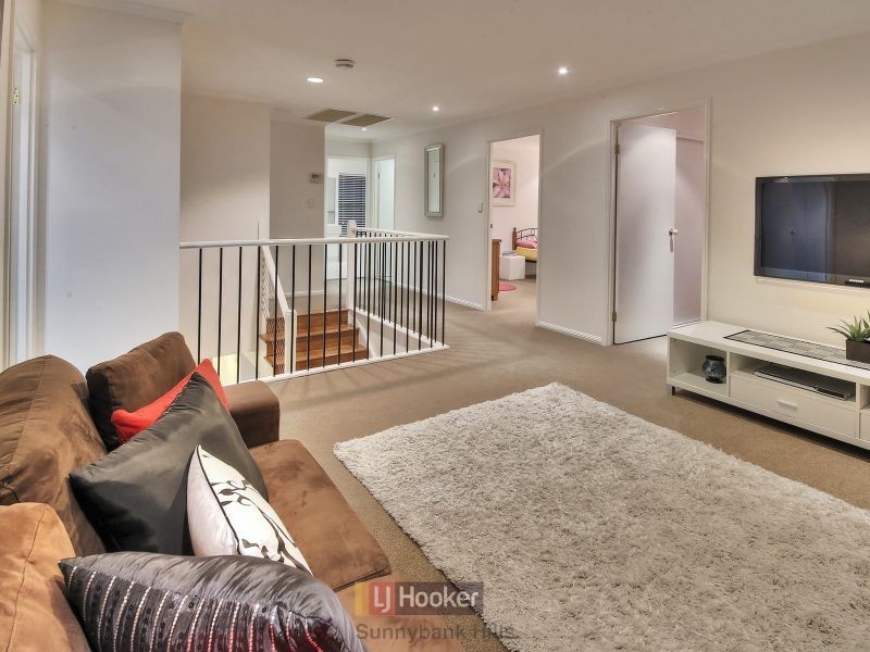 19 Regency Place, Stretton QLD 4116