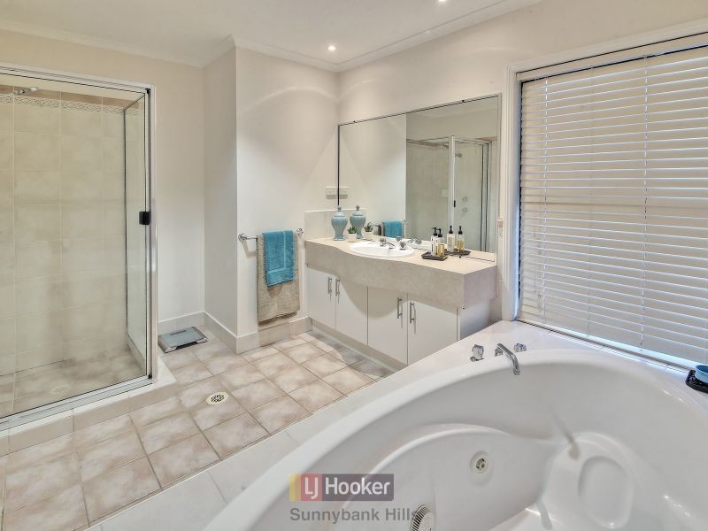 19 Regency Place, Stretton QLD 4116